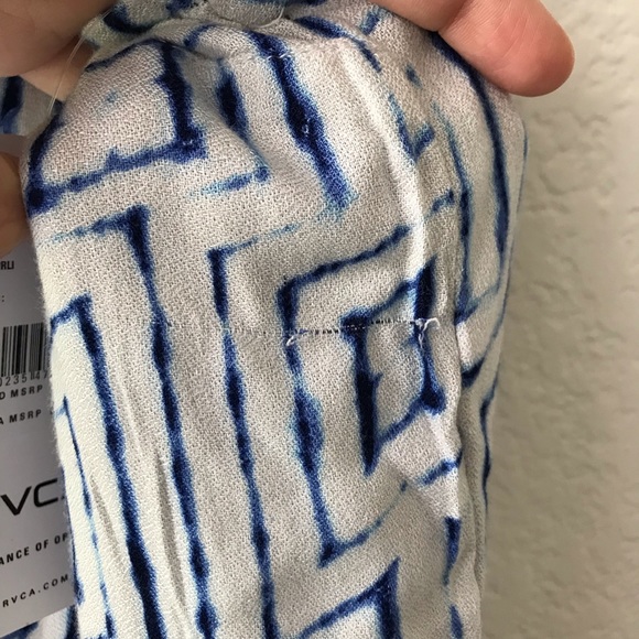RVCA Lily Romper Blue White Printed NWT Romper L - Picture 13 of 16
